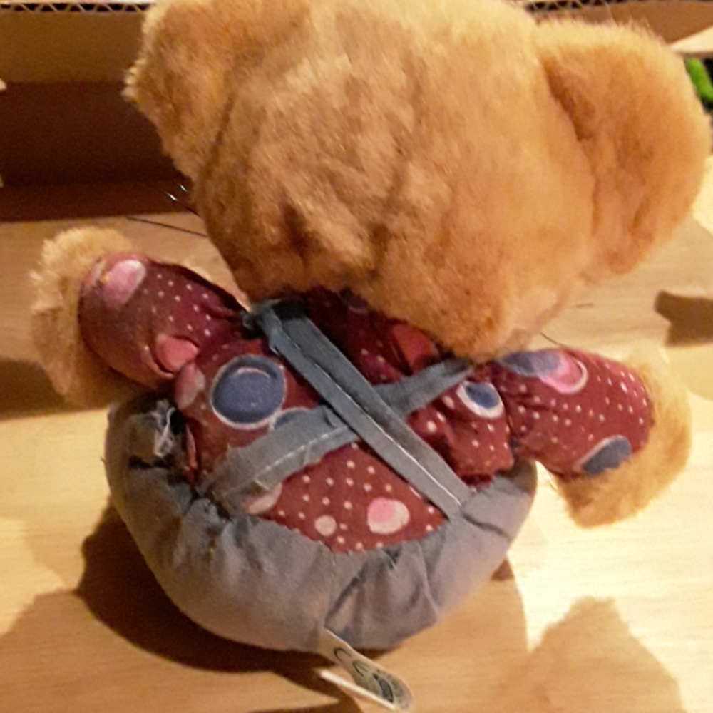 6" Tall  , Sitting  TEDDYBEAR. - Picture 2 of 4